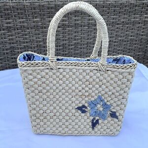 Faded Glory Tan Straw Boho Beach Purse with Blue Flower‎